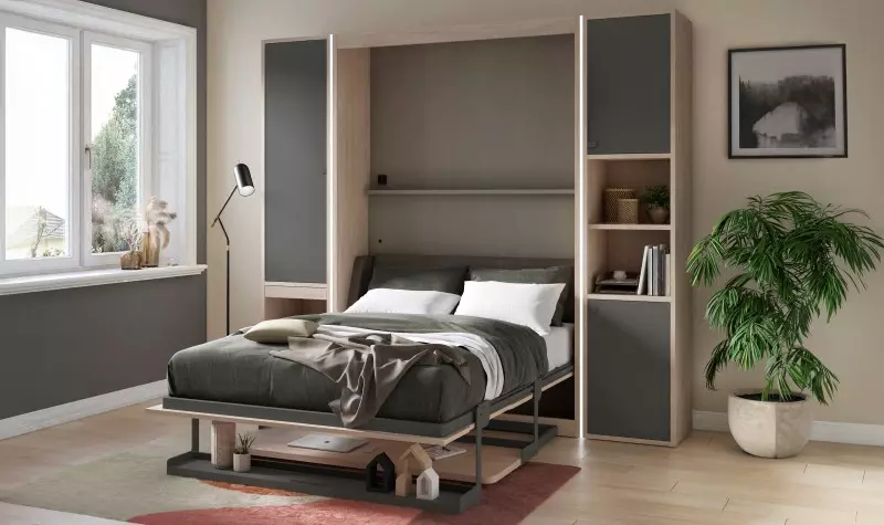 Lit rabattable ouvert transformant un espace bureau en chambre