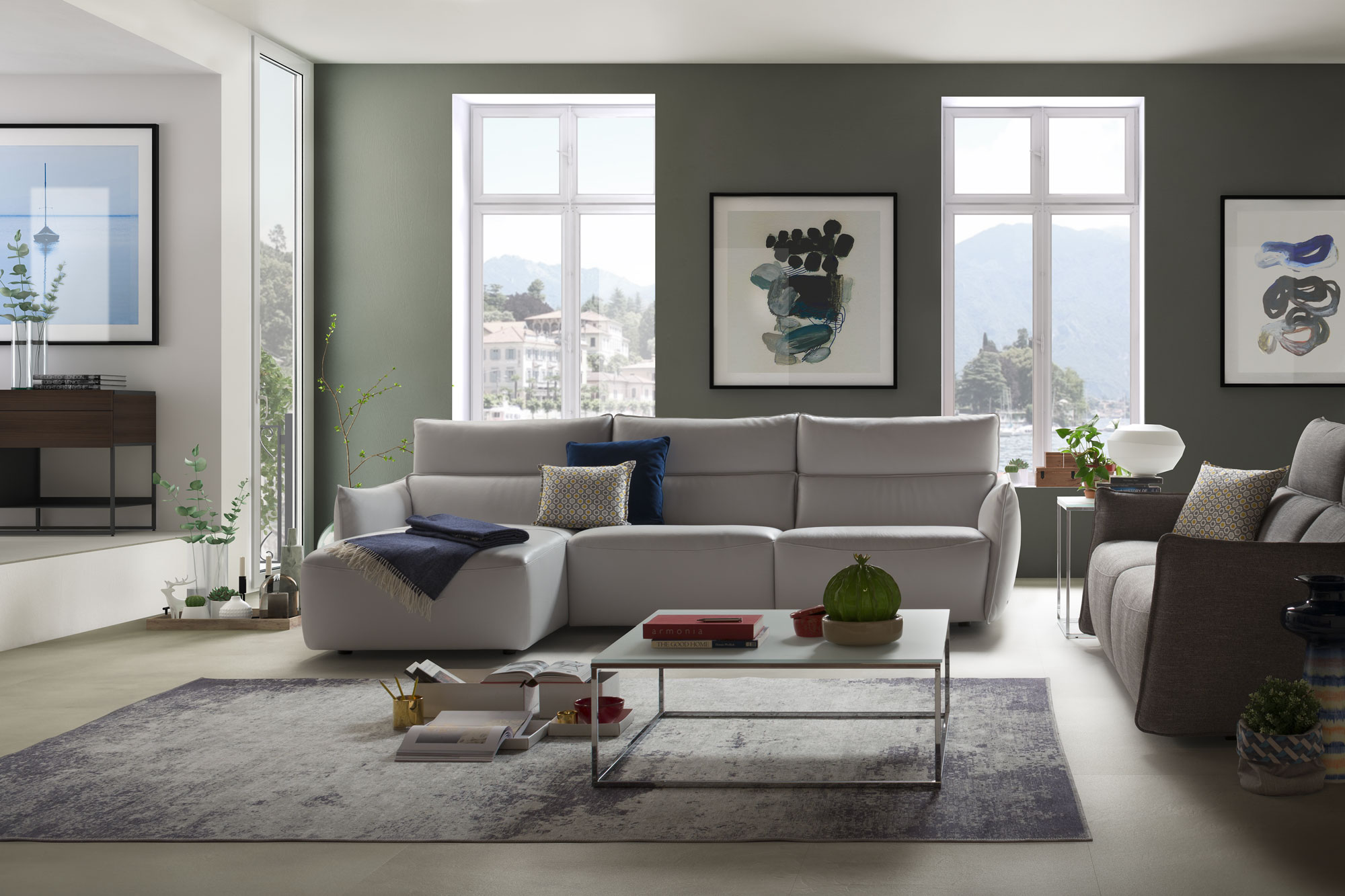Canapé compact avec chaise longue dans un petit salon contemporain