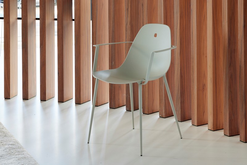chaise-mailleux-joli-marguerite-blanche-accoudoirs-5.jpg