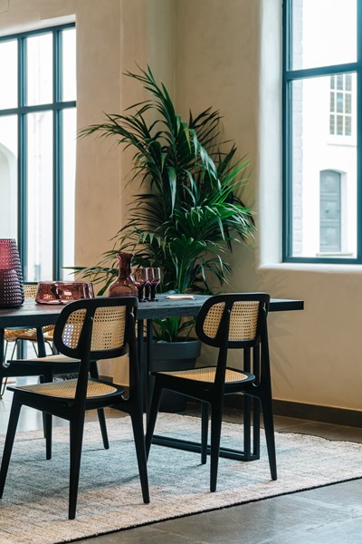 vincent-sheppard-achille-dining-table-square-base-black-titus-dining-chair