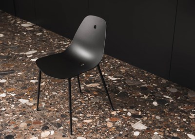 chaise-joli-marguerite-noir-01