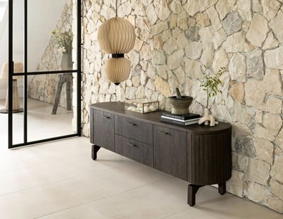 Buffet compact offrant du rangement dans un petit espace