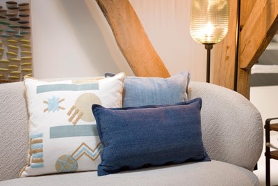 CMA_AMB_kussen_Abigail_47376_47026_47025_denim_AAN