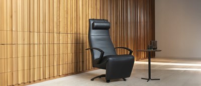 Fauteuil Jori au design épuré dans un intérieur moderne