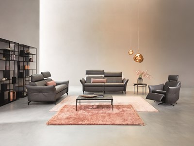 Fauteuil Himolla au design contemporain avec dossier rembourré