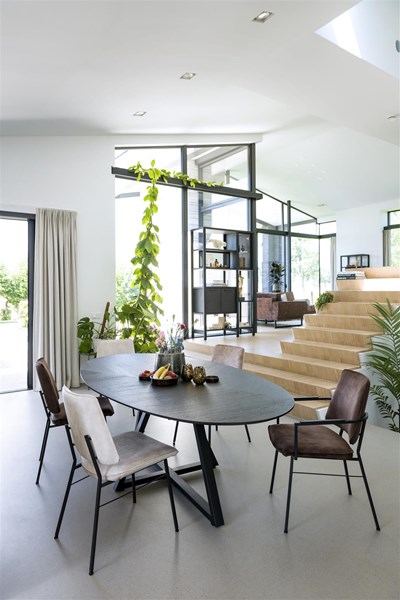 table-mailleux-henders-hazel-46346-ridgefield-noir-ambiance.jpg