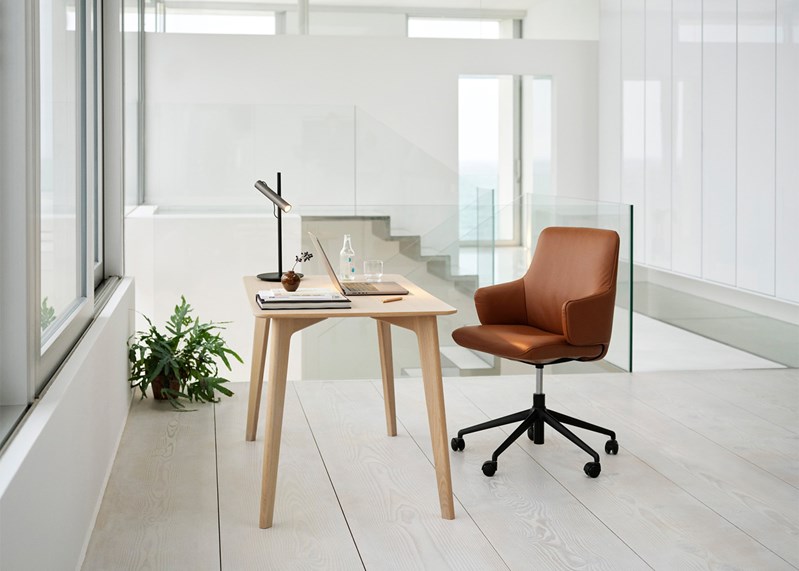 fauteuil-bureau-mailleux-stressless-laurel-office-m-paloma-cognac-black.jpg