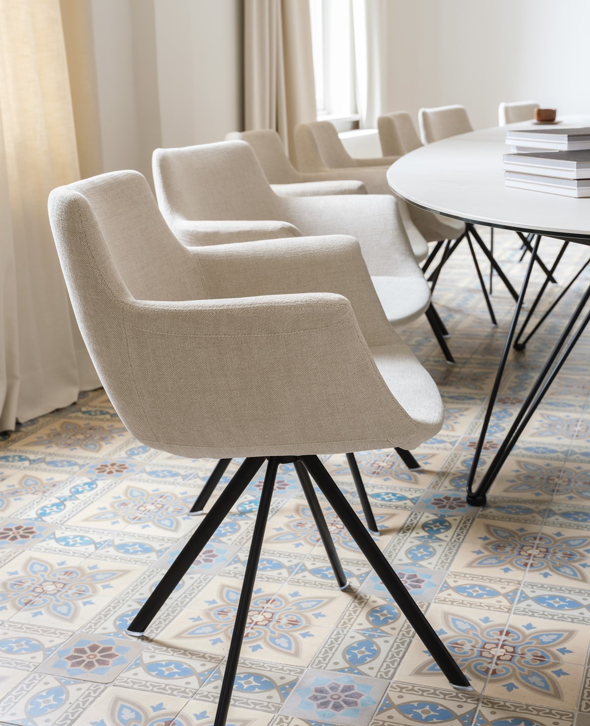 Joli-chaises-chagal-00