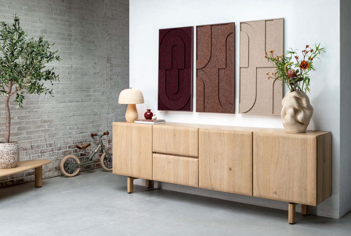 Buffet en bois Henders & Hazel Azulo dans un intérieur contemporain, disponible chez Mailleux pendant les soldes